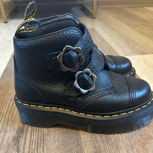 Doc Marten Devon Flower Size 6